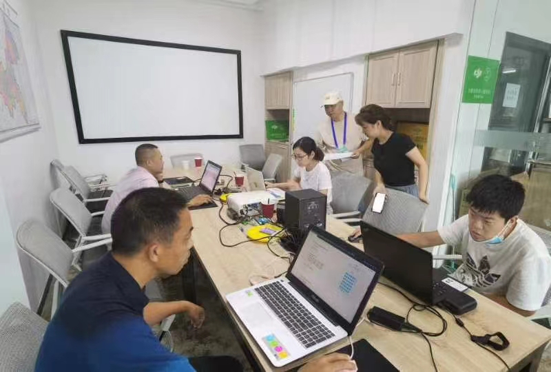 周能参加慧飞航拍考试.jpg