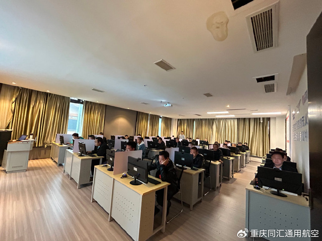 https://r.sinaimg.cn/large/article/13cc508dcec96cbb94e8040d9d8db507