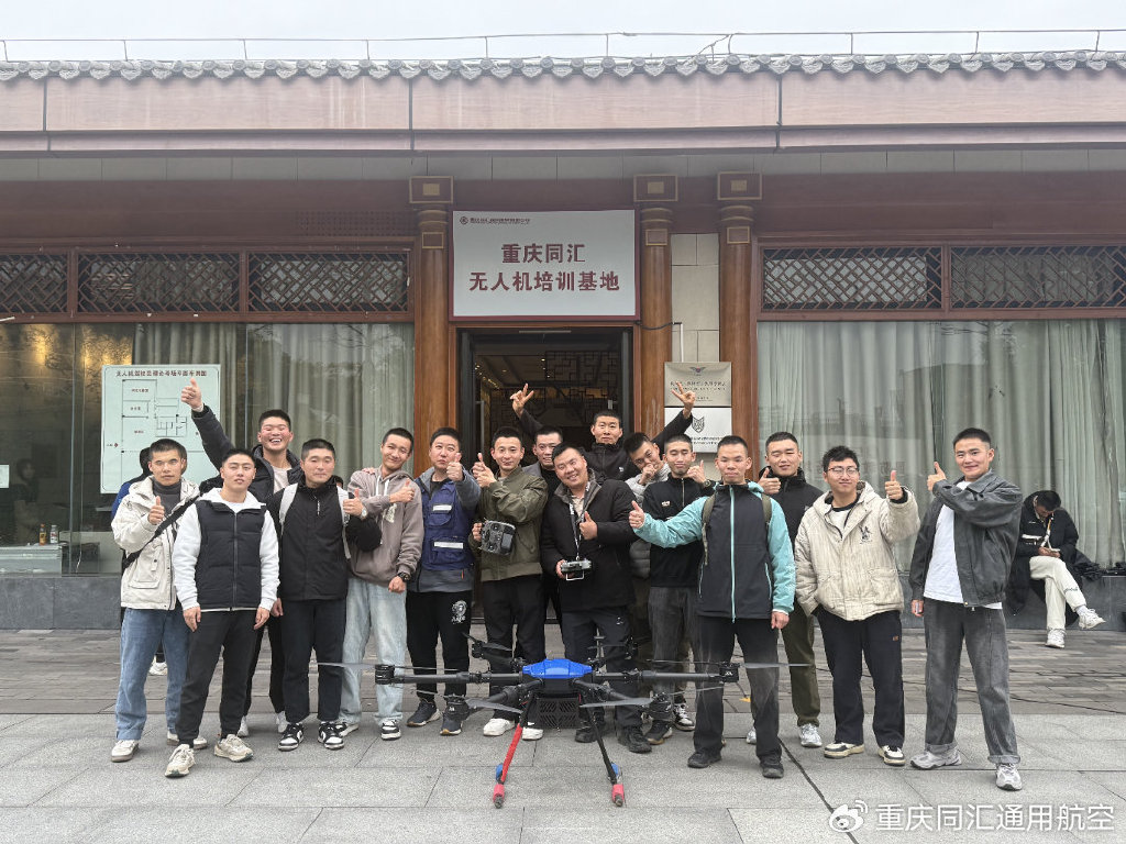 刘鸿彦邓于组合照3.jpg